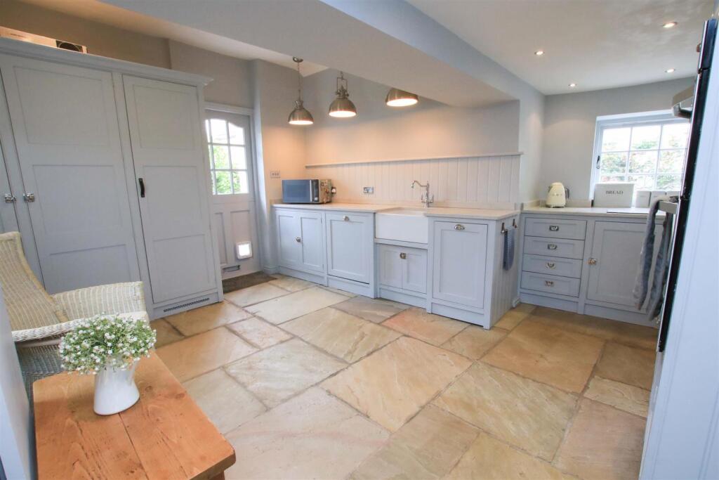 BESPOKE KITCHEN