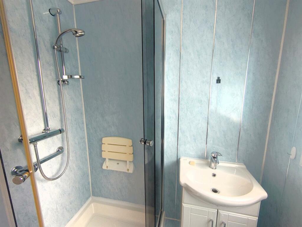 Shower Room b.JPG