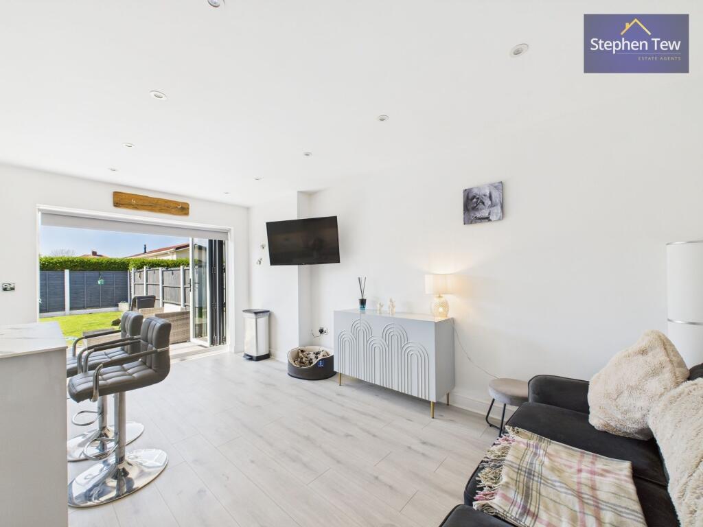 Kitchen/ Dining Room