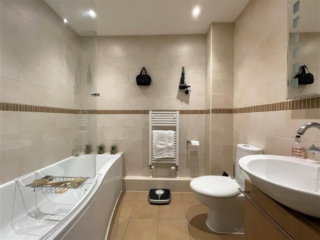 Bath/Shower Room
