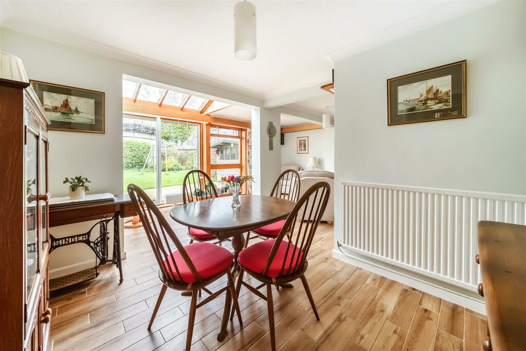 19 Manor Close, Roade