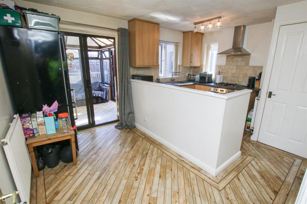 DINING/KITCHEN