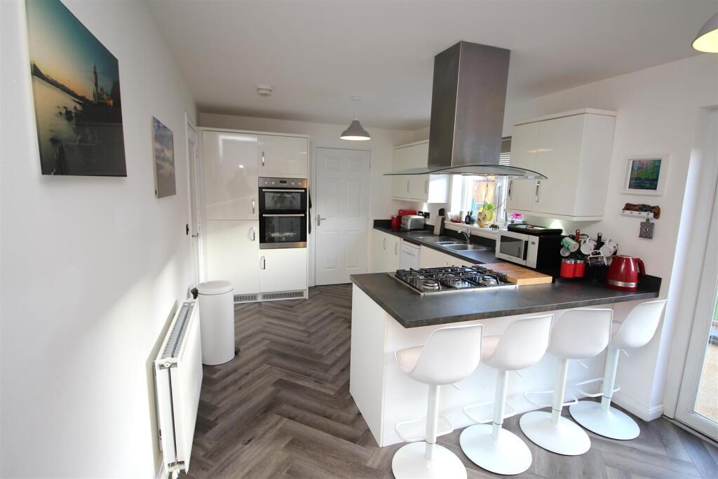 Dining/Kitchen