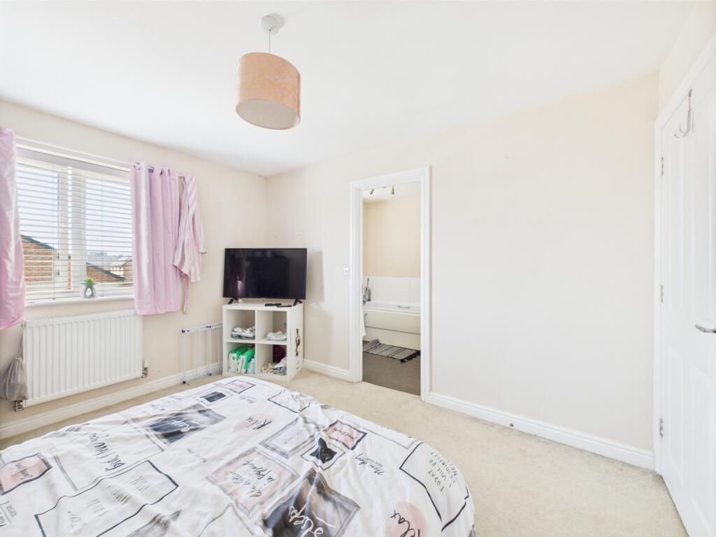 CAM02313G0-PR0081-STILL011