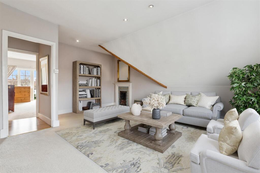 The Avenue, W4 - FOR SALE