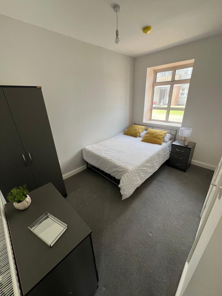 A cozy double bedroom featuring a comfortable b...