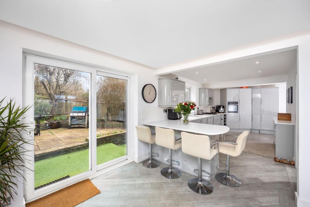 King George VI Drive 11-011.jpg