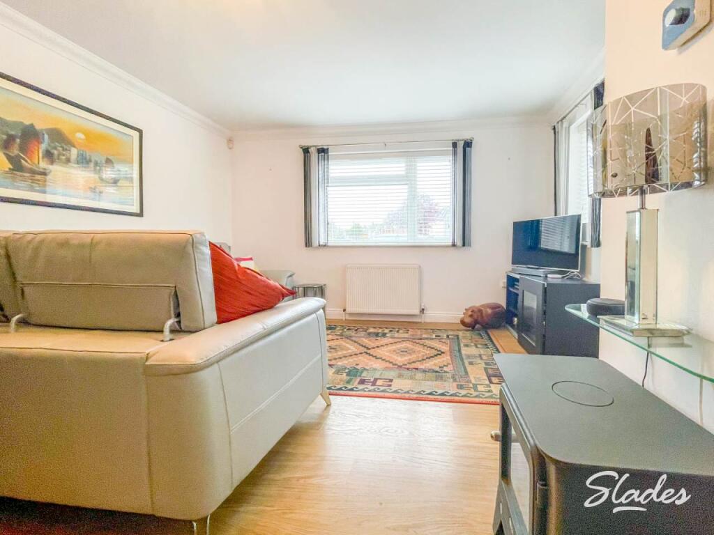 1 Avenue Court loung