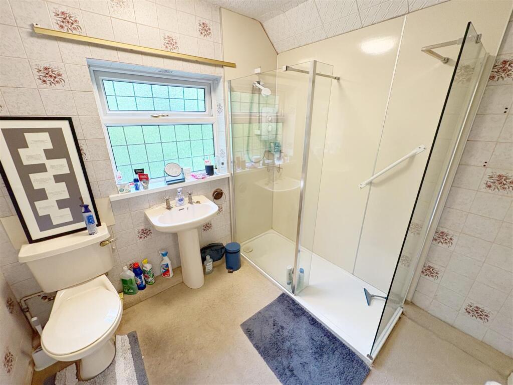 Shower room.jpg