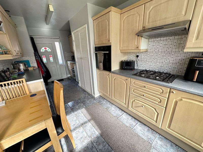 Kitchen/ Dining Room