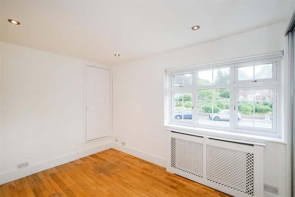 41 Connington Crescent-11.jpg