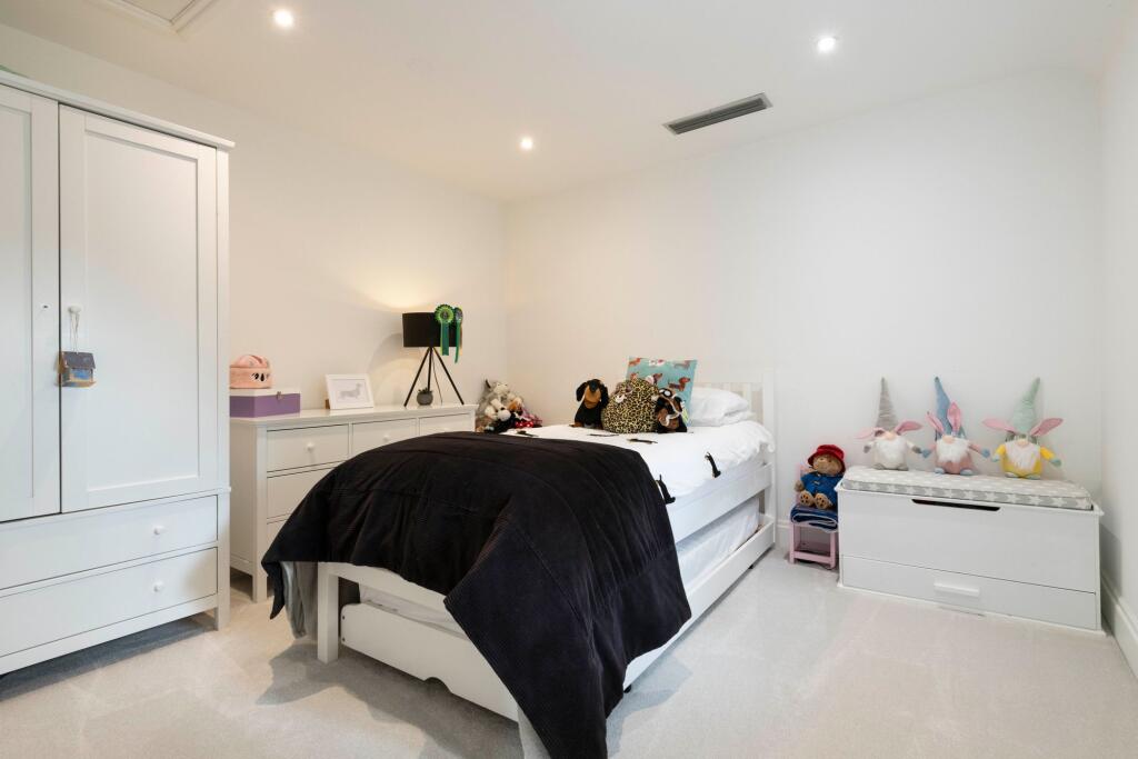 Bedrooms &amp; Bathrooms