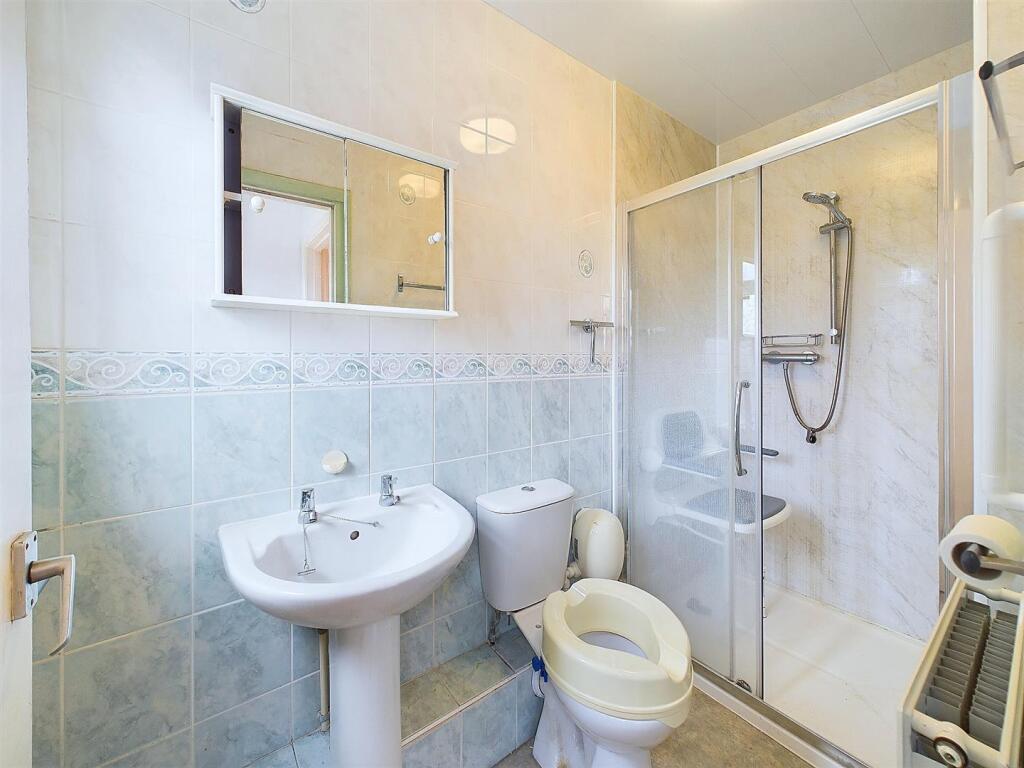 7 - 3 bedroom end terrace.jpg