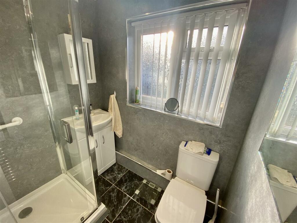 SHOWER ROOM