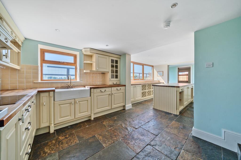 33-681b911b49ab4-1286175-ARW-33