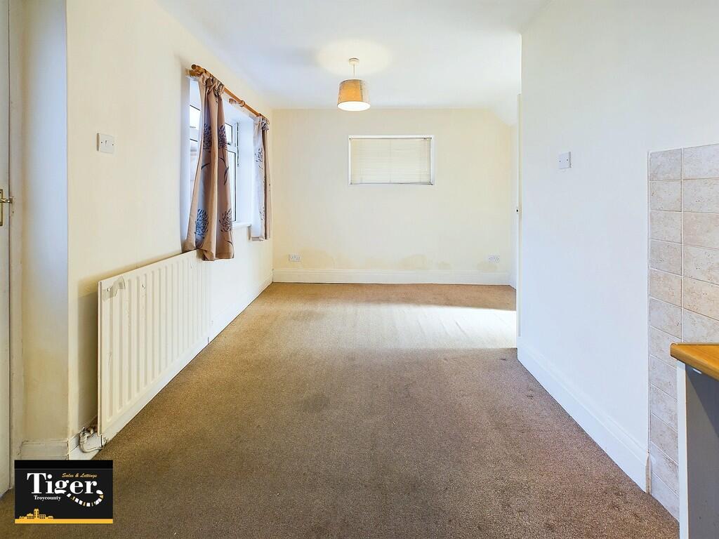 CAM02176G0-PR0470...