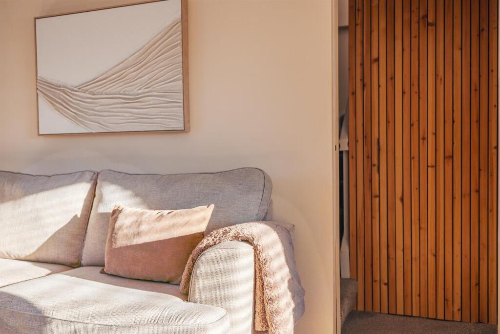 6 Greenfields Close-23.jpg