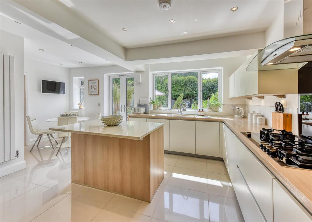 5 Foley Avenue-kitchen1.jpg