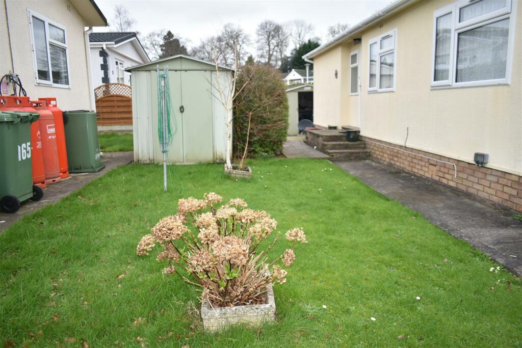 62 Greenacres Gard.JPG