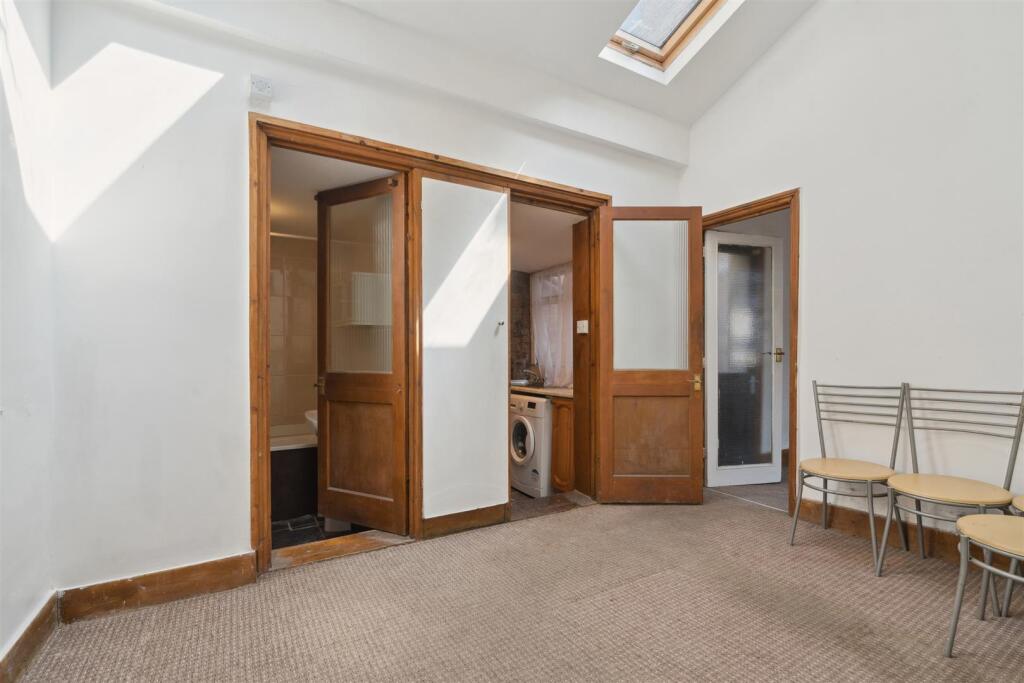 24b Glenburnie Road SW17 reception 1b.jpg