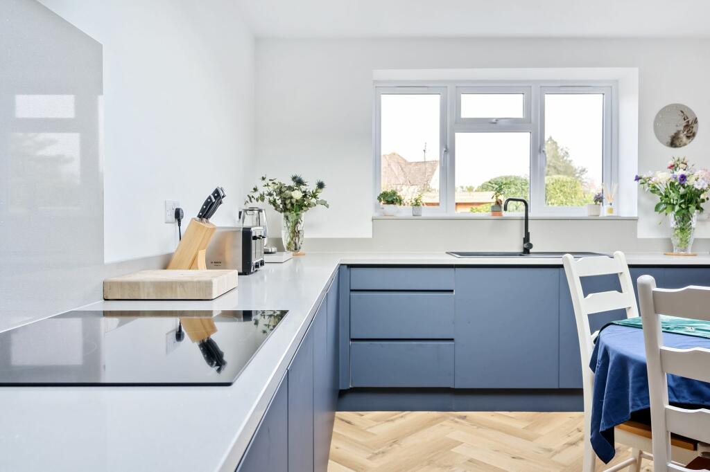 Kitchen/Dining Room (2)