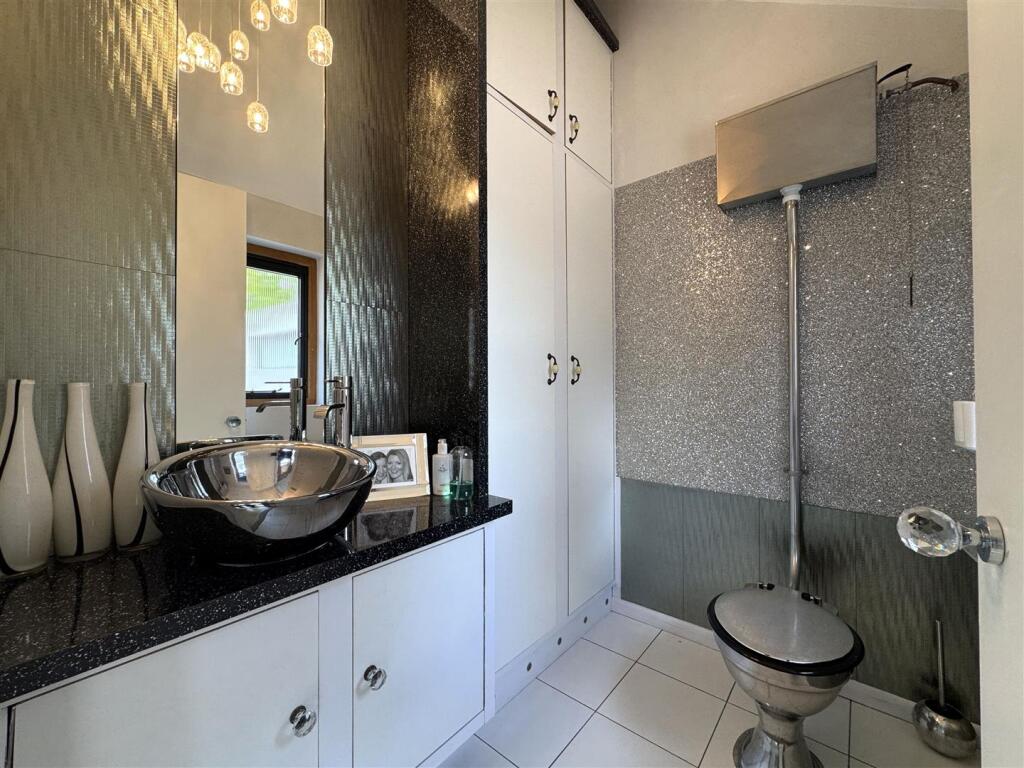 cloakroom.jpg