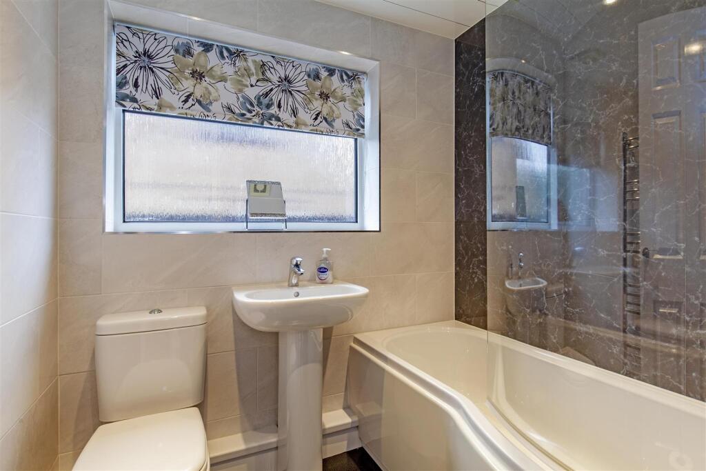 Attractive Re-Fitted Bathroom