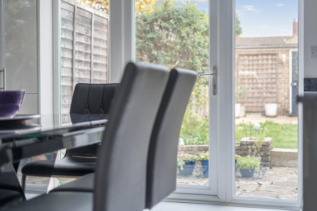 1374907-7-6908ce7...