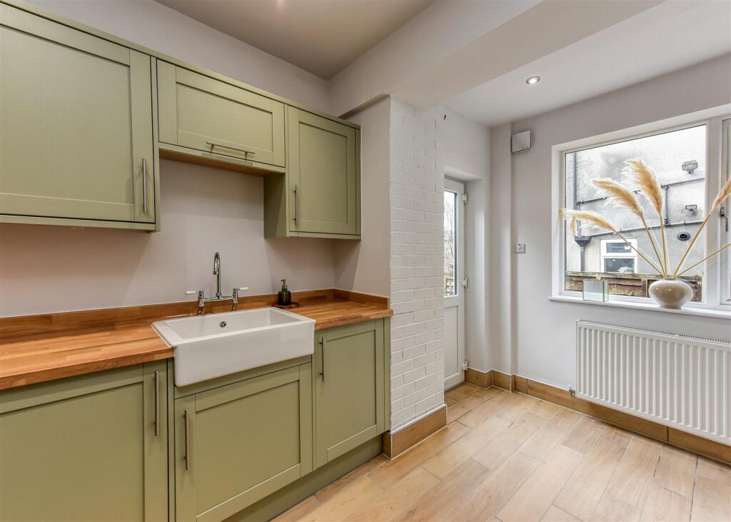 100 Jeffcock Road-Kitchen (2).jpg