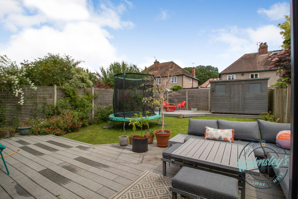 Composite decking &amp; gardens