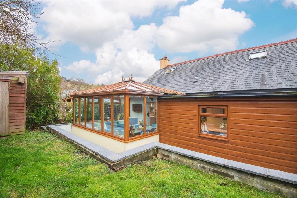 18 Irfon Bridge Road, Builth Wells-14.jpg