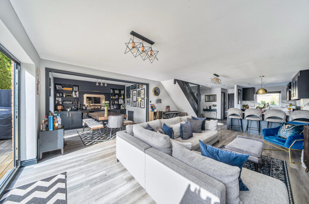 1342214-5-68bae8f...