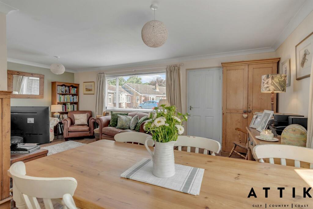 10 Valley Close, Holton IP19 8NF (8).jpg