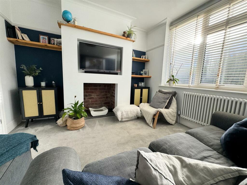 SNUG LOUNGE