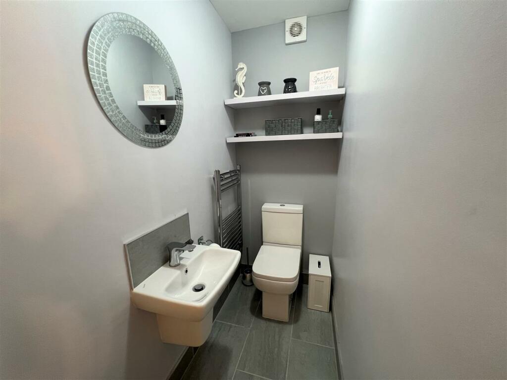 Guest WC.JPG