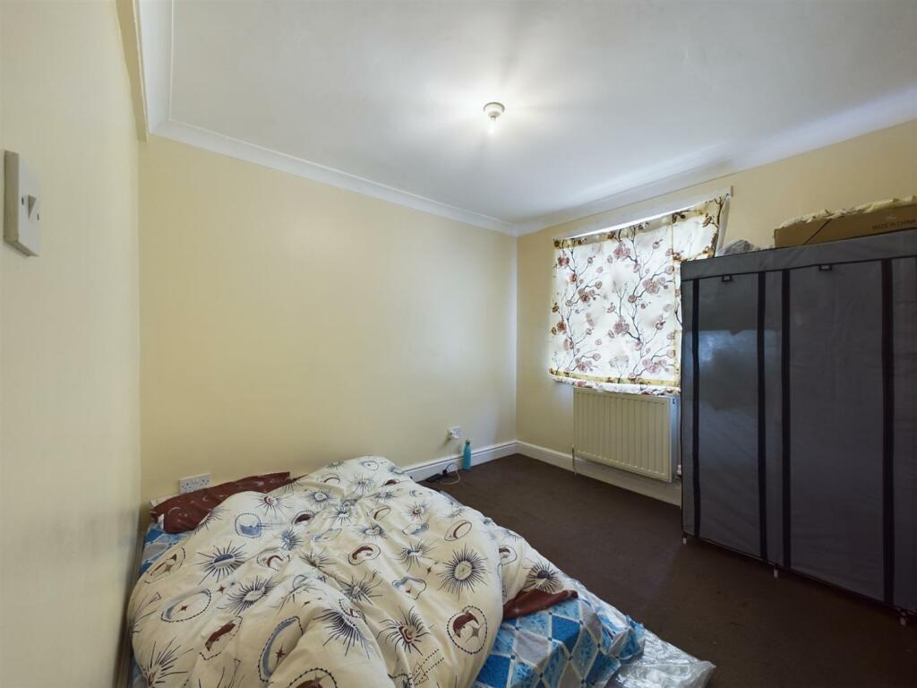 Bedroom 1.jpg
