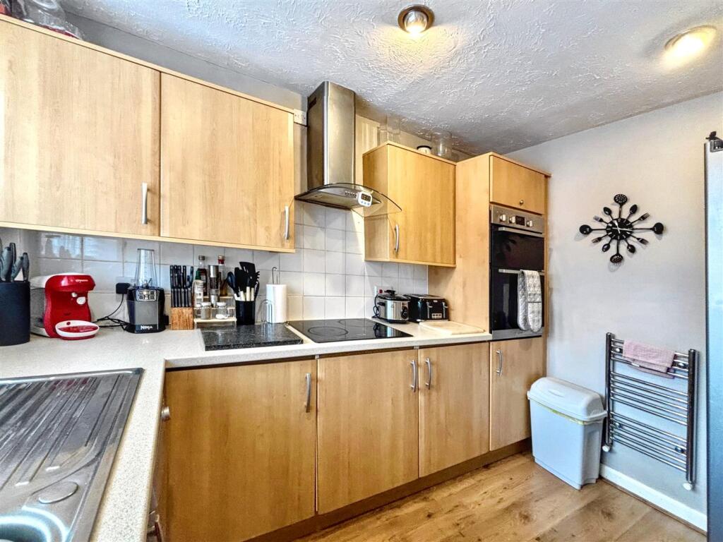 Kitchen 1.jpg