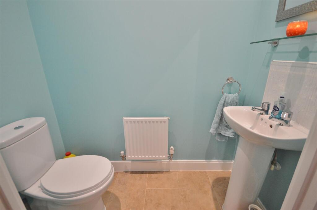 GROUND FLOOR CLOAKROOM
