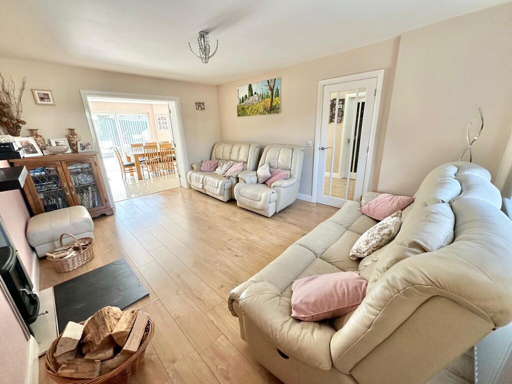 IMG-20250520-WA00...