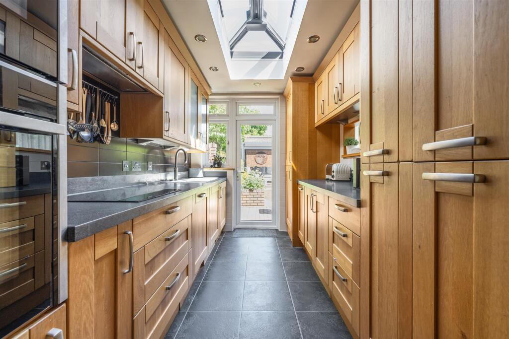 Cherrydown Avenue, E4