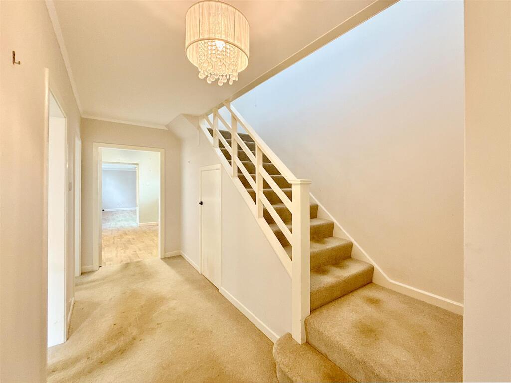 Entrance Hallway.JPG