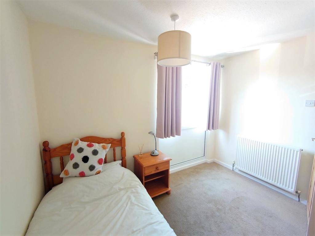 Bedroom 3b.jpg