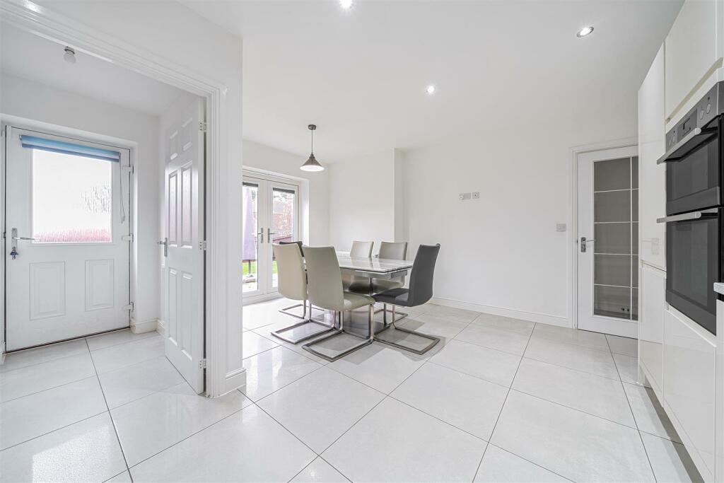 25 Cartmel Close, Towcester (15).jpg