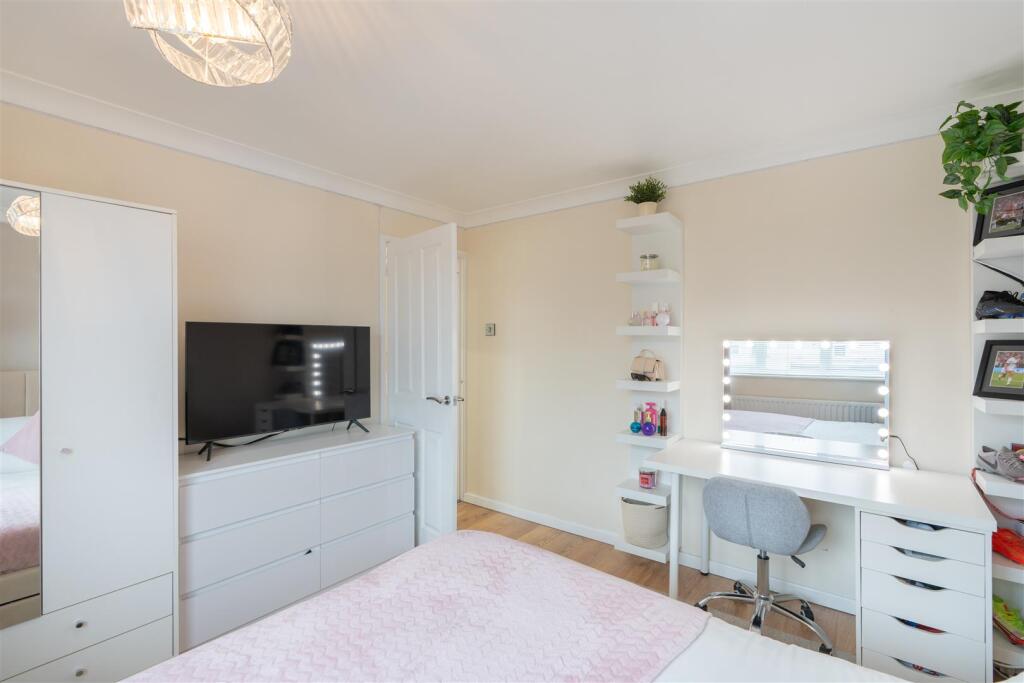 15 Turnberry Close-21.jpg