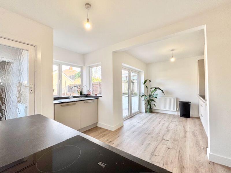 Open plan kitchen doner