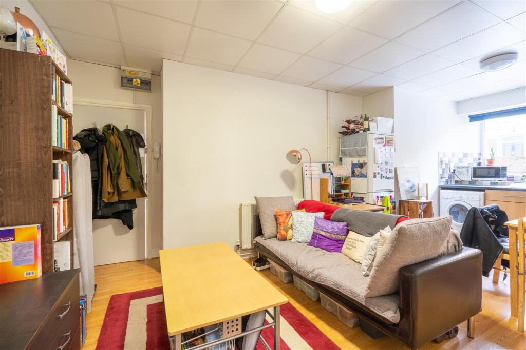 Flat 2, 256.jpg