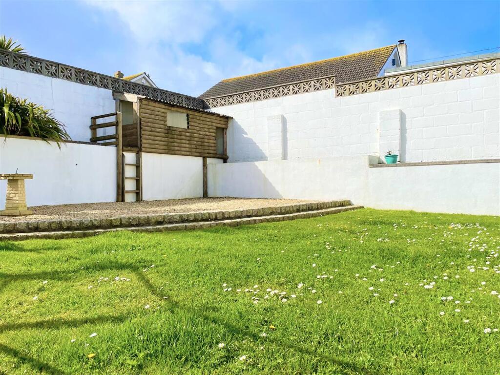 Rear enclosed garden