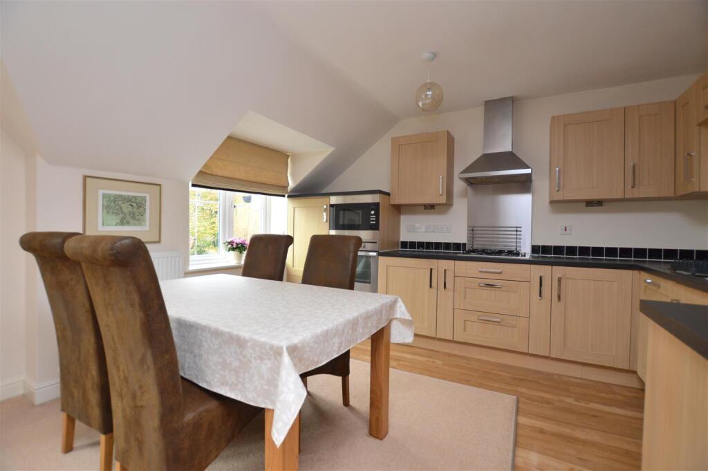 Superb Open Plan Living Lounge/Dining Room/Kitchen