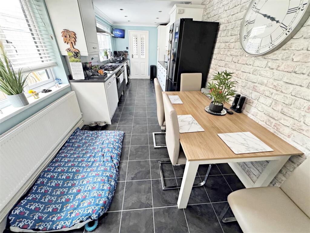 KITCHEN/DINER