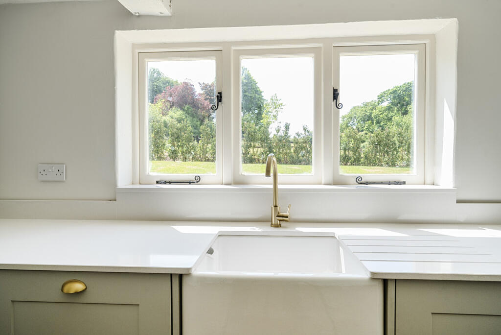 1296525-18-682c72...